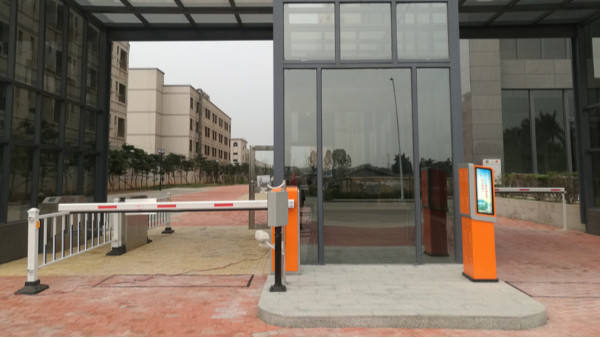 安防監(jiān)控系統(tǒng)安裝公司分享富士智能停車(chē)場(chǎng)系統(tǒng)介紹