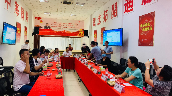 熱烈歡迎深圳青年協(xié)會(huì)和寶安業(yè)委會(huì)人員參觀中海西岸華府安防監(jiān)控項(xiàng)目